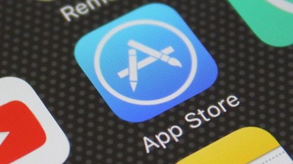 Iphone apps privacy leak: Dozens of Apps 'constantly' sending location data!  